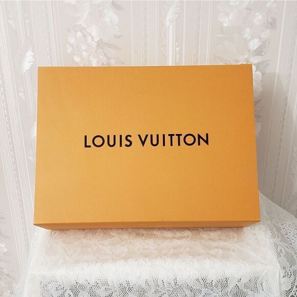 Louis Vuitton Large Storage Box Flip Cover EUC - Picture 1 of 6